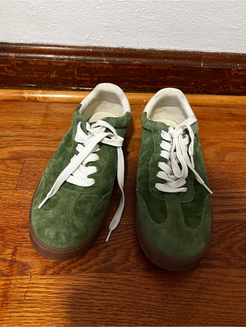 J. McLaughlin 7.5 Green Suede Casual Sneakers - White Laces
